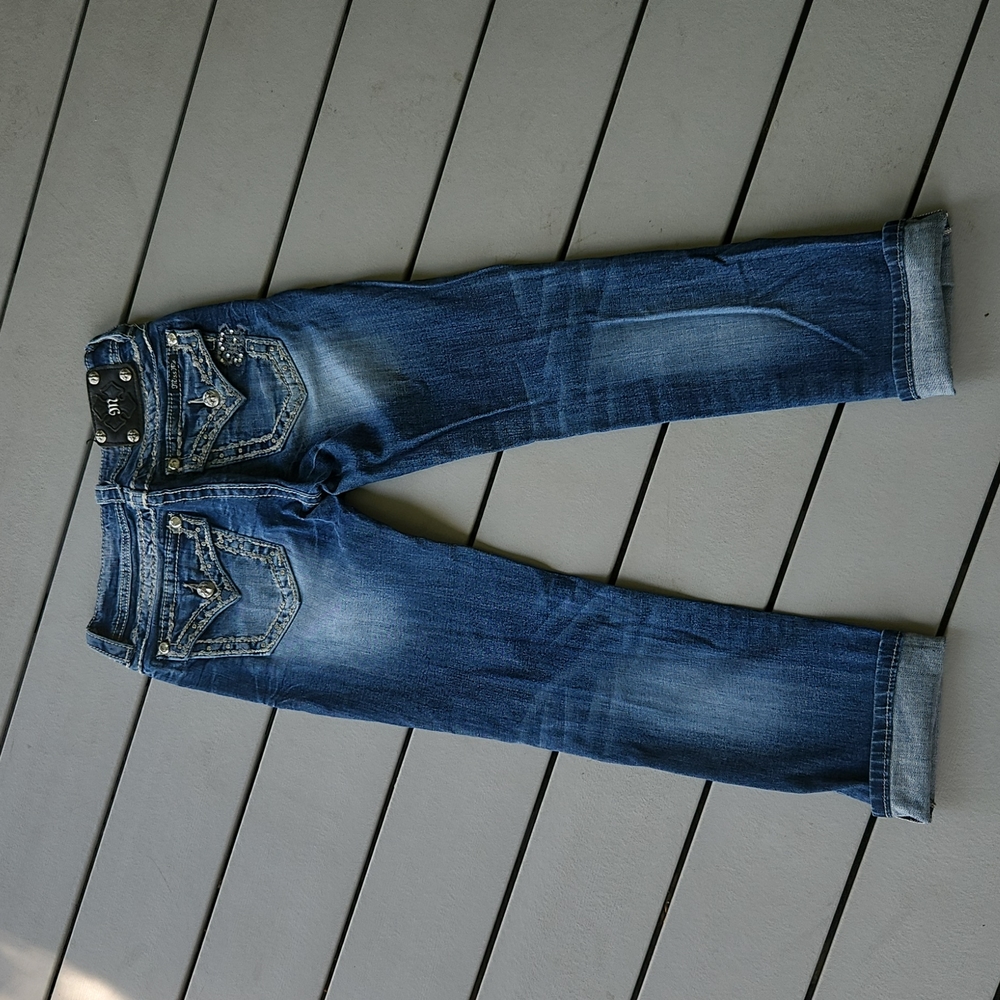Miss Me Cuffed Capri Medium Wash - Picture 7 of 11